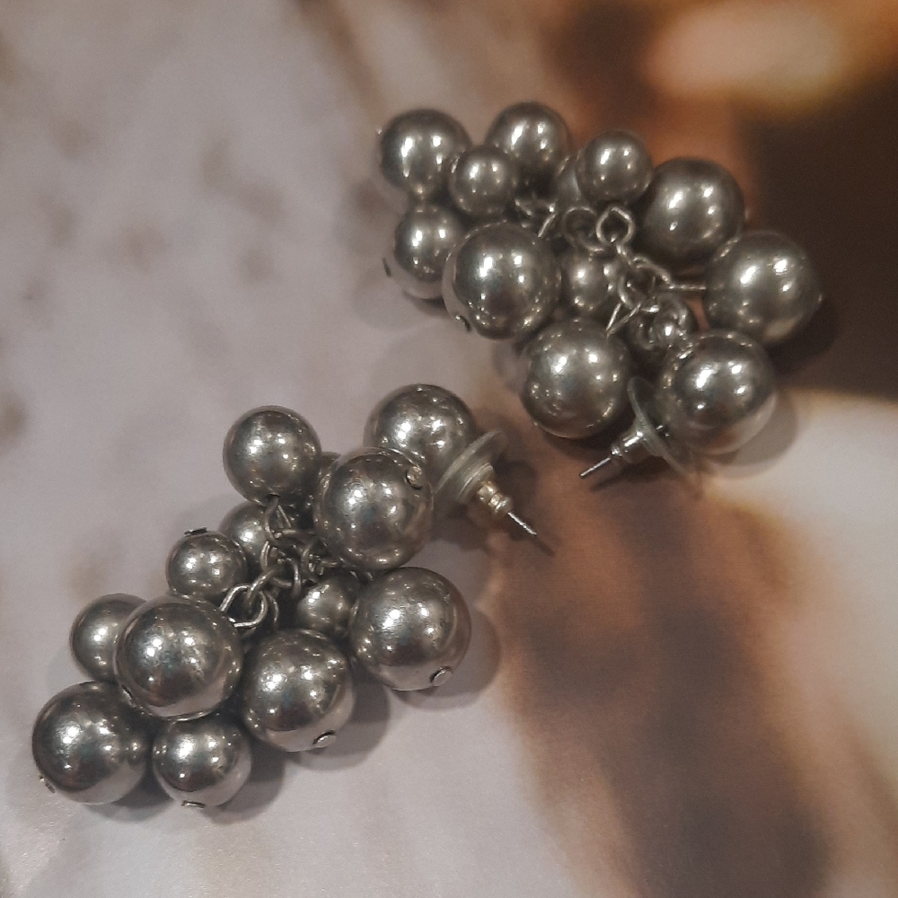 Elegant Silver Cluster Earrings - image 4